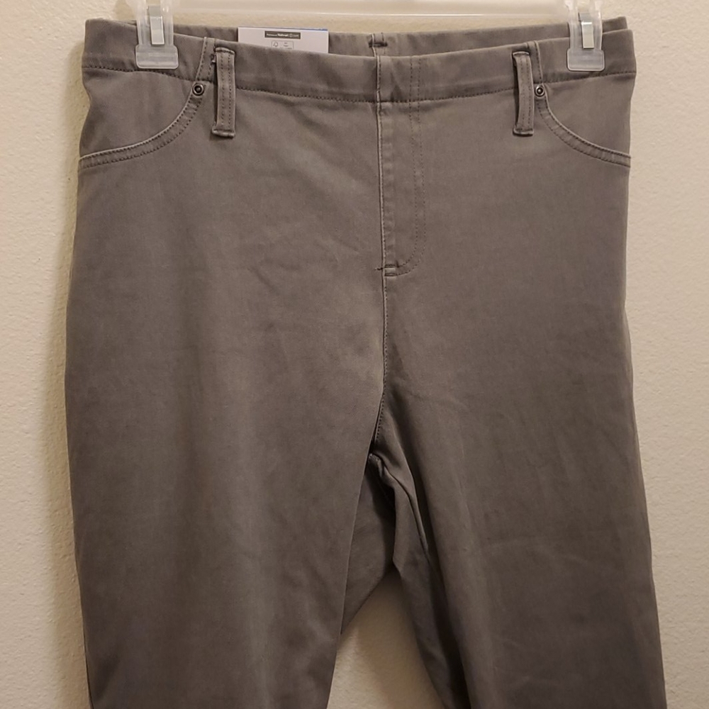 NWT fitted capri